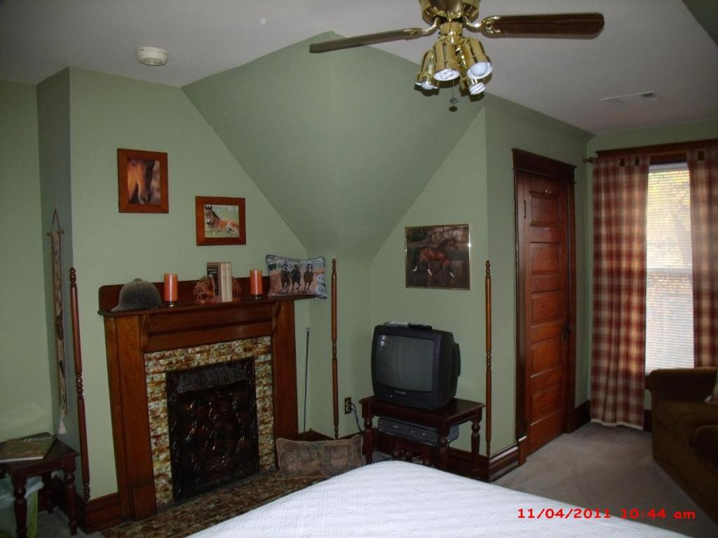 Bed and Breakfast The Corner House Bed & Breakfast Nicholasville Номер фото